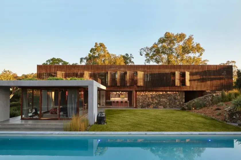 Coastal Urban Retreat 7 bed, 25m pool, pet - Image 1