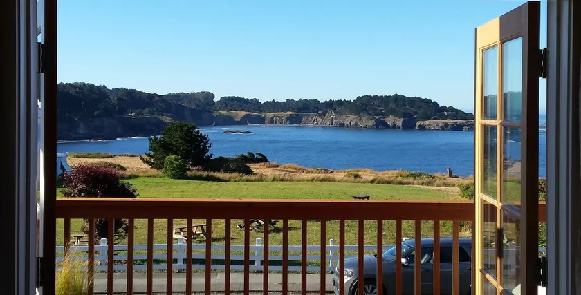 Ocean Front Luxury.  Main Street Mendocino. - Image 1