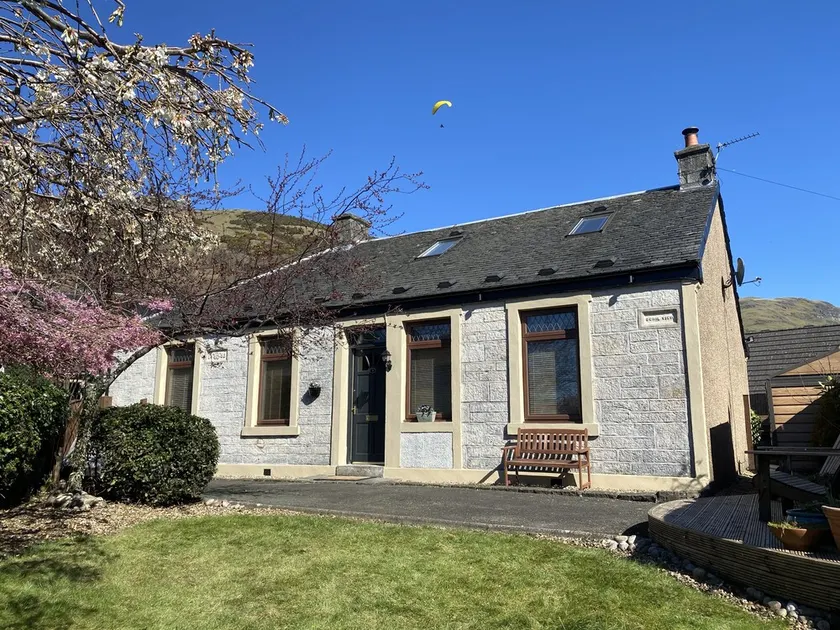 Luxury cottage, hot tub and wood burner, ideal for families celebrations. - Image 1
