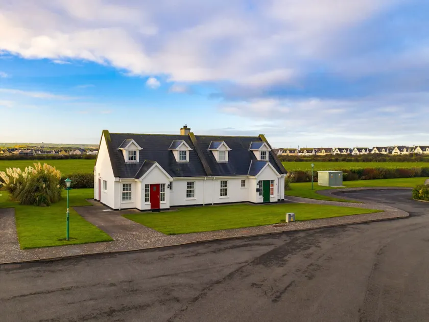 Ballybunion Holiday Cottages No 27 by Trident Holiday Homes - Image 1