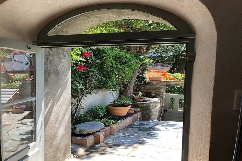 Charming little garden apartment in village center - Image 1