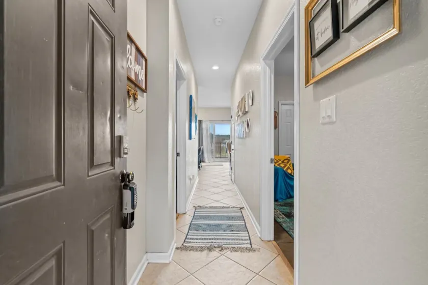2 bed/2 bath, lake condo, ground floor, with boat slip, within 5 min. of bypass - Image 1