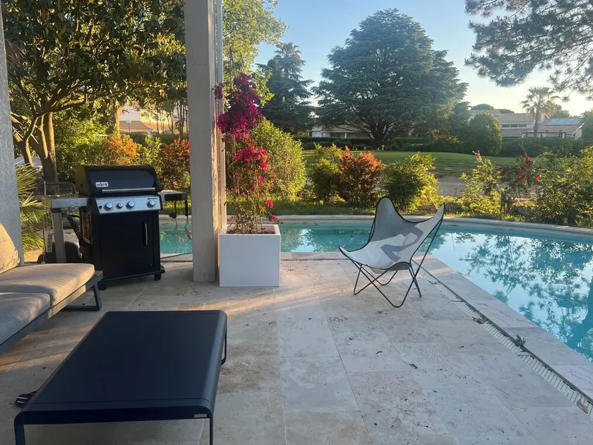 Au Coeur du Golf de Massane Villa Contemporaine Climatisée Avec Piscine - Image 1