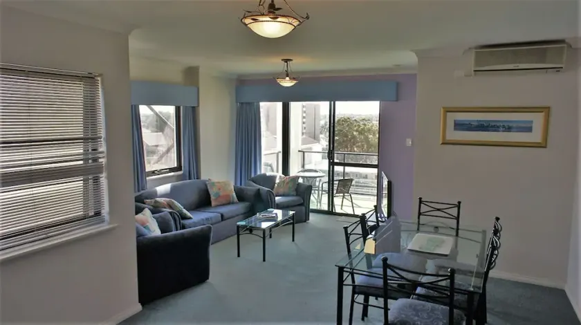 Perth Central Apartment - Image 1