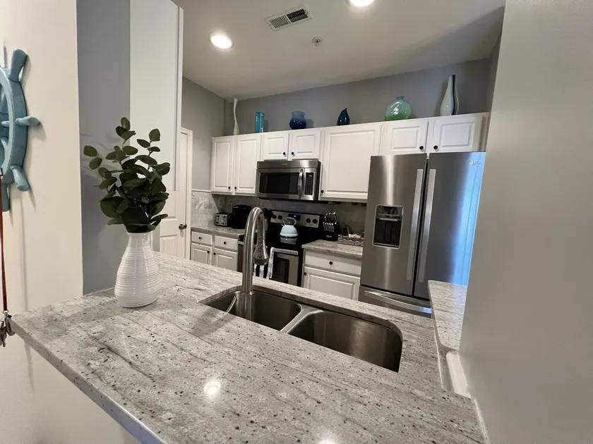 Two bedroom, dog friendly condo with pool, between Lewes and Rehoboth Beach - Image 1