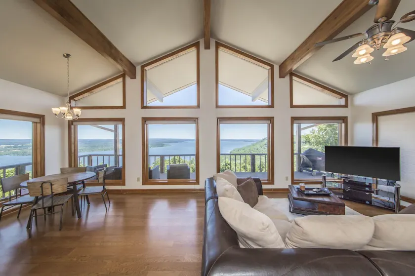 ** NEUES ANGEBOT ** Atemberaubendes Haus mit Seeblick in Diamond Bluff - Image 1