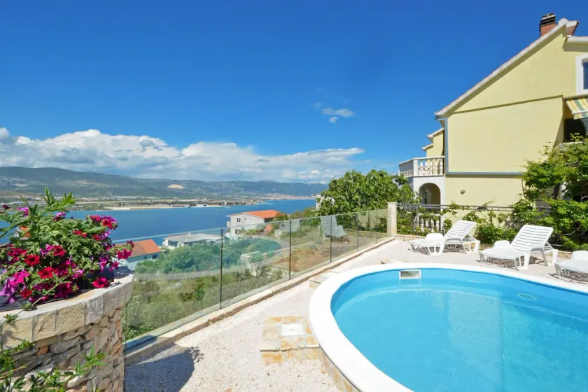 Summer Sun - 3-bdr apt with private pool - Image 1