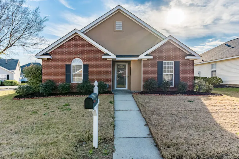 Cozy and Beautiful home in prime location! - Image 1