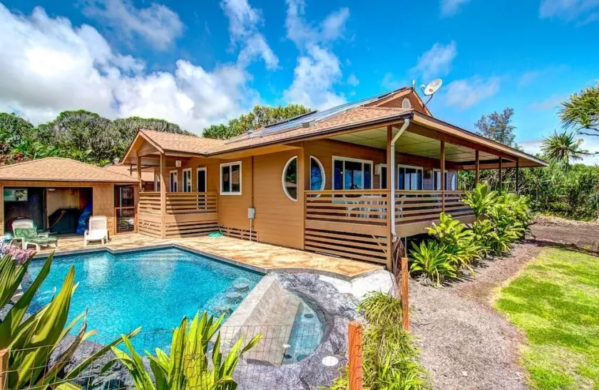 Kai Malolo (Quiet Seas) Oceanfront Eco-Home - Image 1