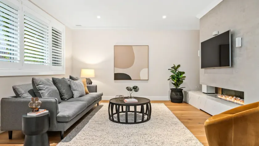 Luxe Parkside Hampton Home - Image 1
