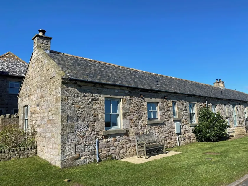 BEACHWARD, pet friendly, country holiday cottage in Embleton - Image 1