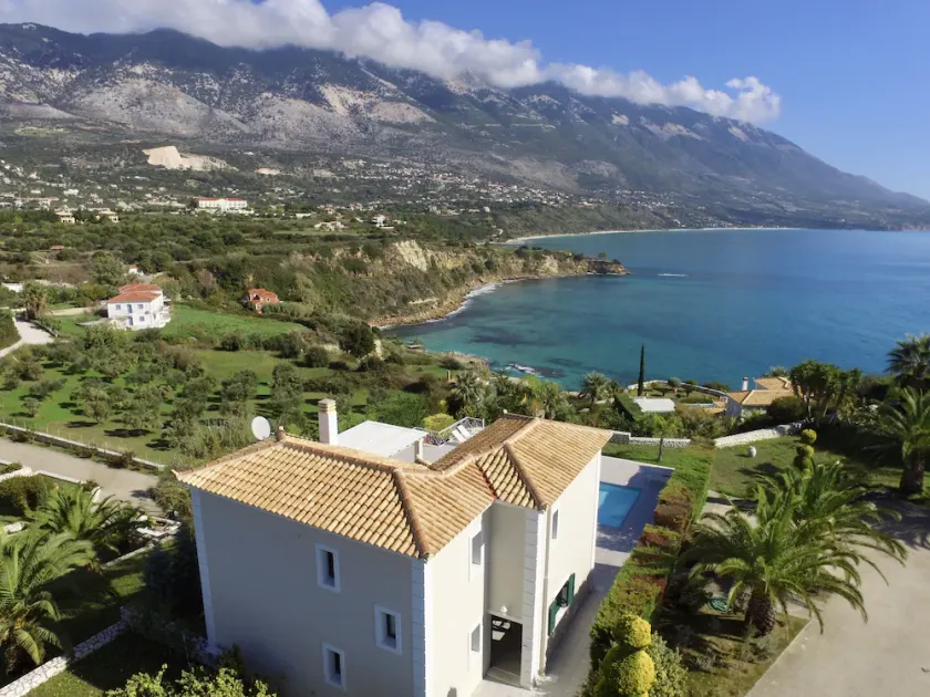 Seaspray Villa is a 3 bedroom Villa front of the sea with private swimming pool - Image 1