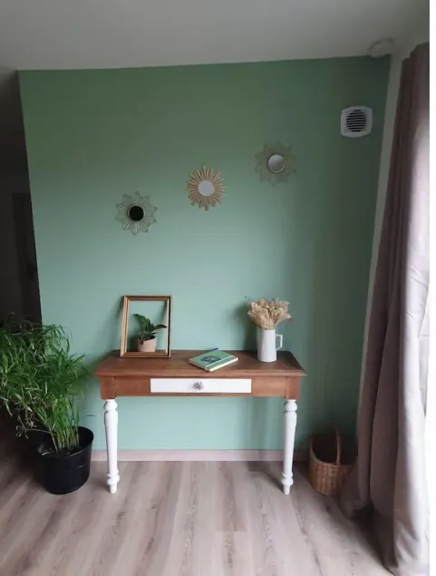 Charming, quiet apartment with grounds - Image 1