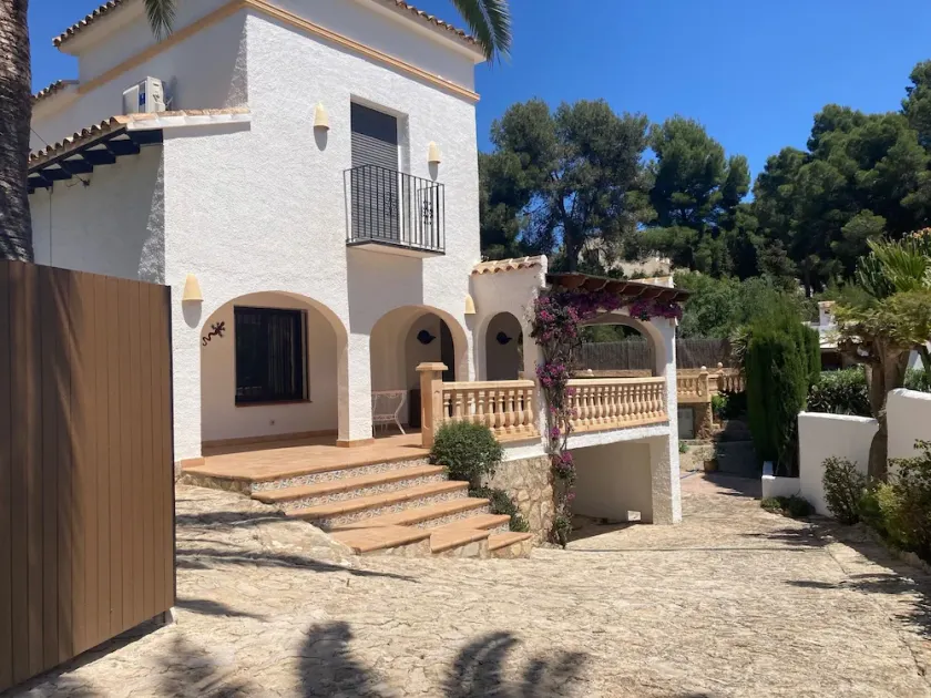 Villa, sleeps 8, private pool, 4 min stroll to sandy El Portet beach. - Image 1