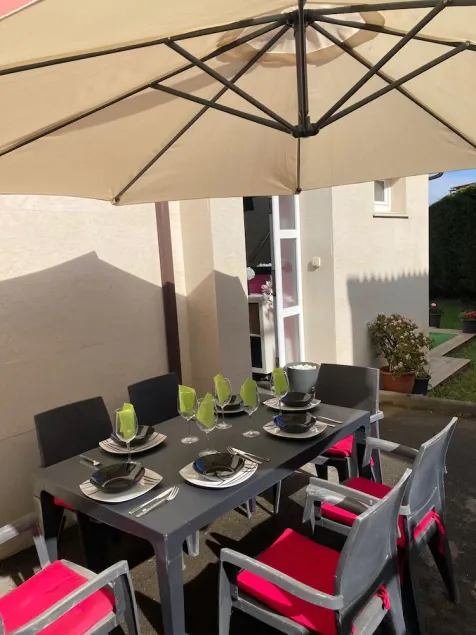 Chalet con jardin ,piscina privada y BBQ -Centro de Cantabria ideal familias - Image 1