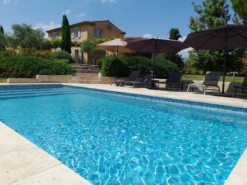 Linda casa com piscina perto de uma vila listada no Luberon - Image 1