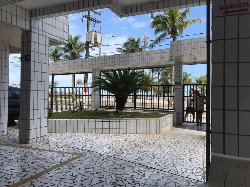 Apt in front of the beach - Image 1
