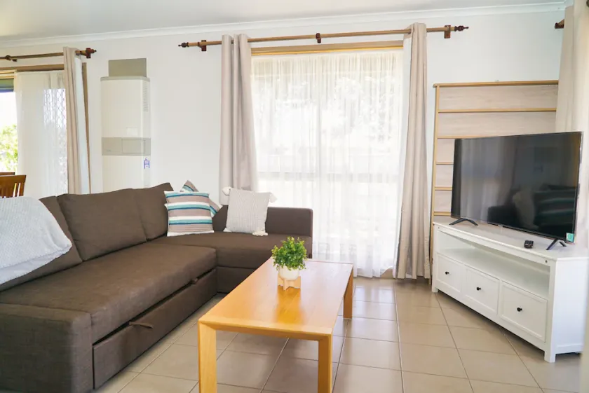 COZY LOVELY LITTLE HOUSE IN WERRIBEE - Image 1