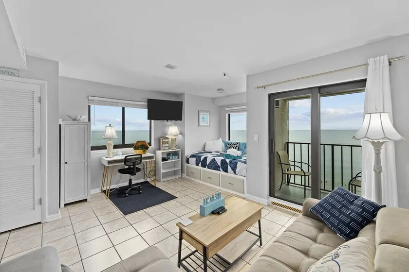 Direct oceanfront studio, steps to Myrtle Beach, pool, hot tub, restaurant & bar - Image 1