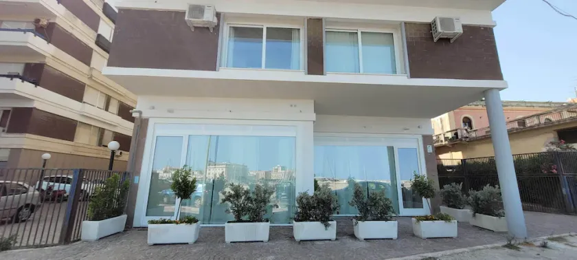 Eos Sea View Apartments & Free Private Parking - Image 1