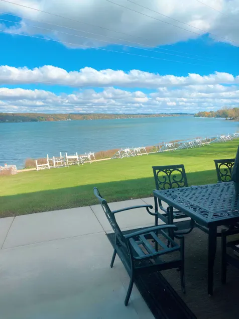 Modern Lakefront Condo, Weekly Stays Welcome, Work & Relax by the Lake - Image 1