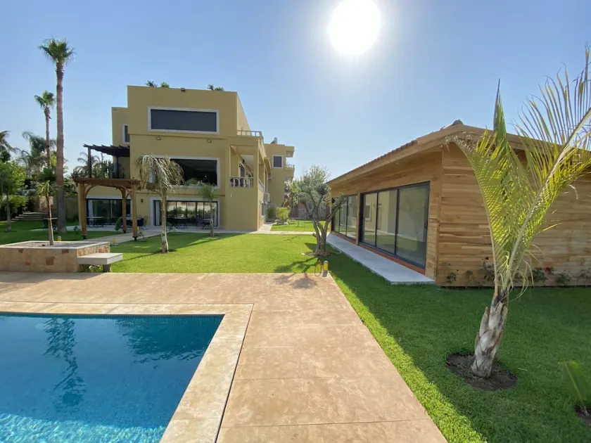 Luxurious 10 bedroom villa with swimming pool. - Image 1
