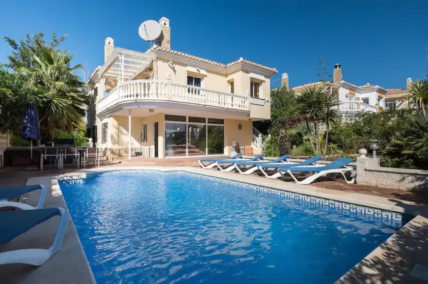 5 Bedroom villa split into 2 apartments - Image 1