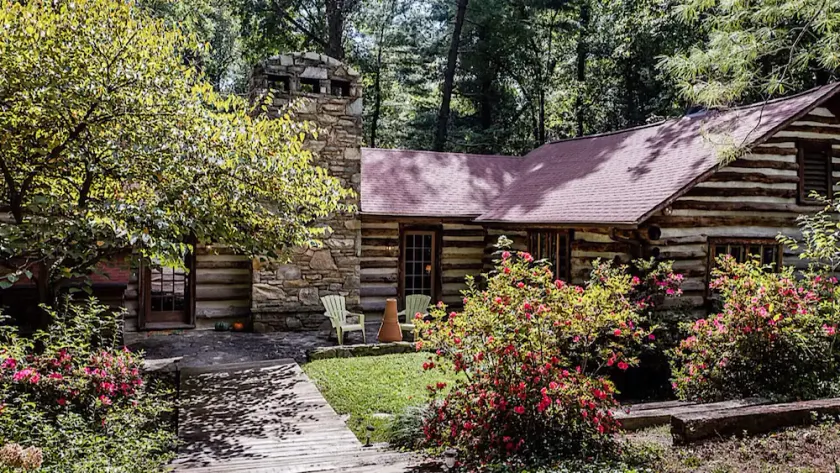 Majestic Getaway Cabin nära Wake Forest University - Image 1