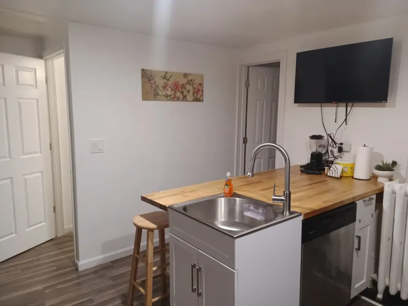 Cozy 2 bedroom apartment in Pottsville, PA by Route 61 near Locust Lake - Image 1