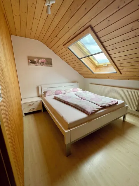 Cozy top floor vacation apartment, spacious outdoor area in a quiet location - Image 1