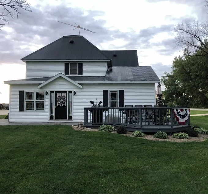 Within Walking Distance of Field of Dreams Movie Site/MLB STADIUM - Image 1