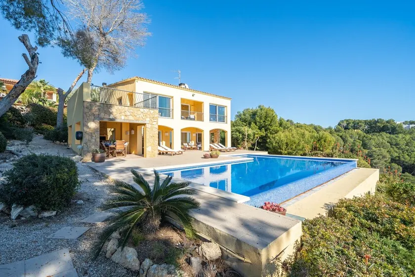 Villa 'The Beauty of Cala Tamarit' mit Meerblick, Pool, WLAN und Garten - Image 1