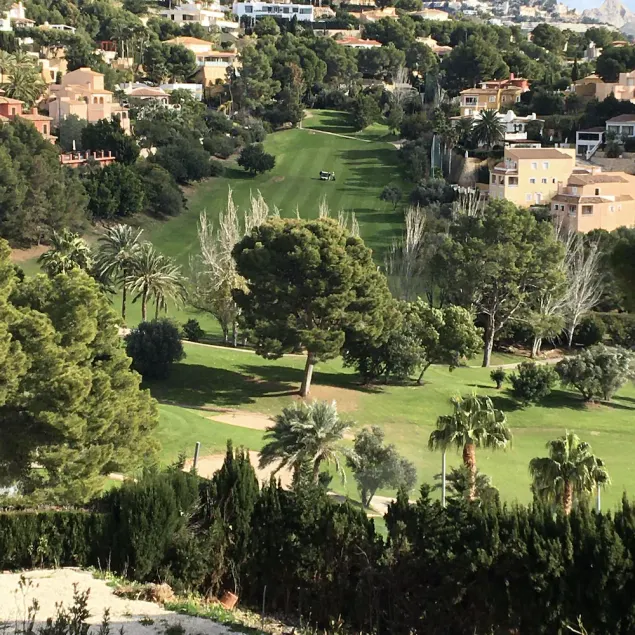 Spacious duplex with a beautiful view of the golf course and the ocean. 120 m2. 5 minutes from the beach - Image 1
