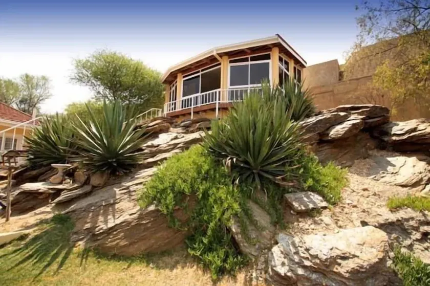 Villa Moringa Guesthouse - Image 1