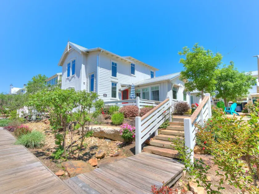 Carlton Landing-Cozy cottage nestled on lower Boardwalk! - Image 1
