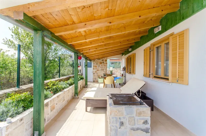 House Ara - Image 1