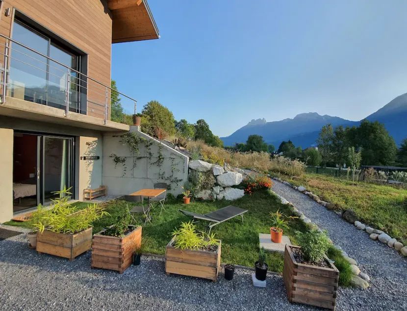 Stille studio med udsigt til haven og bjergene - Annecy-søen - Image 1