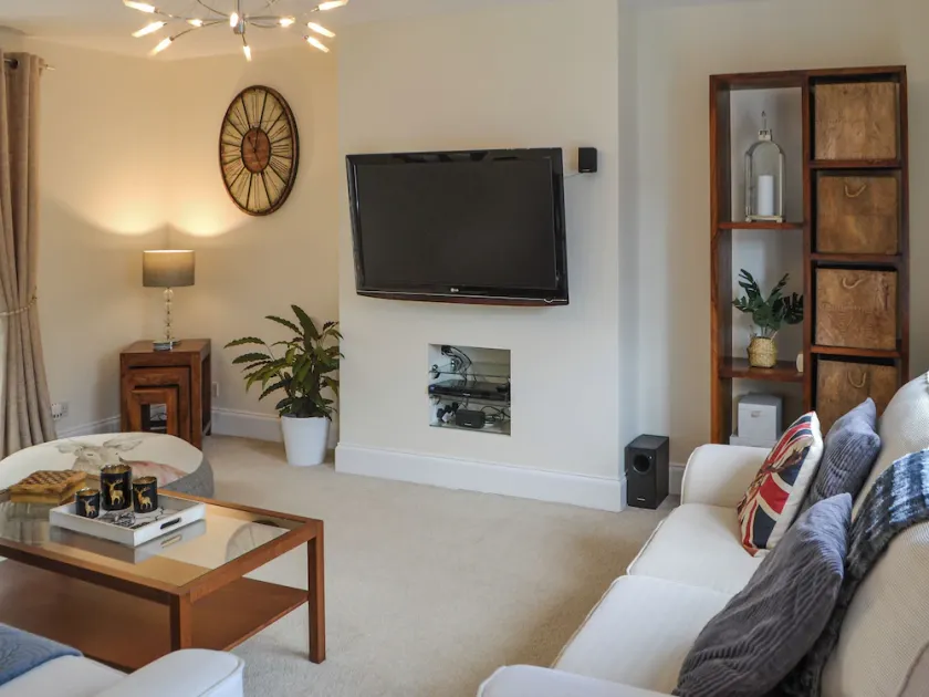 4 bedroom accommodation in Newbiggin-by-the-Sea - Image 1