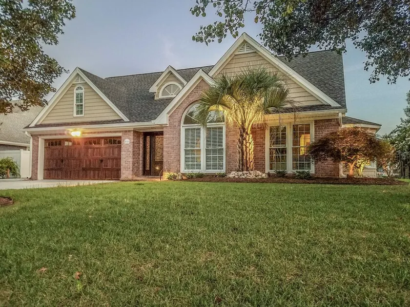 Lakefront Oasis Centrally Located. Elegant, spacious and you're going to love it - Image 1