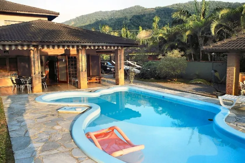 Luxury beach mansion - Image 1