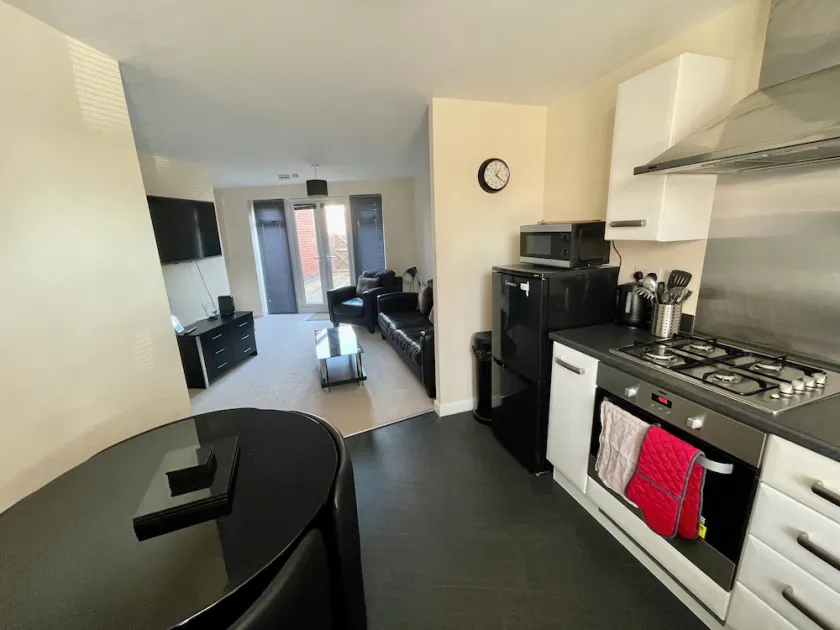 Silver Stag Properties, Comfy 2 BR Home in Ashby - Image 1