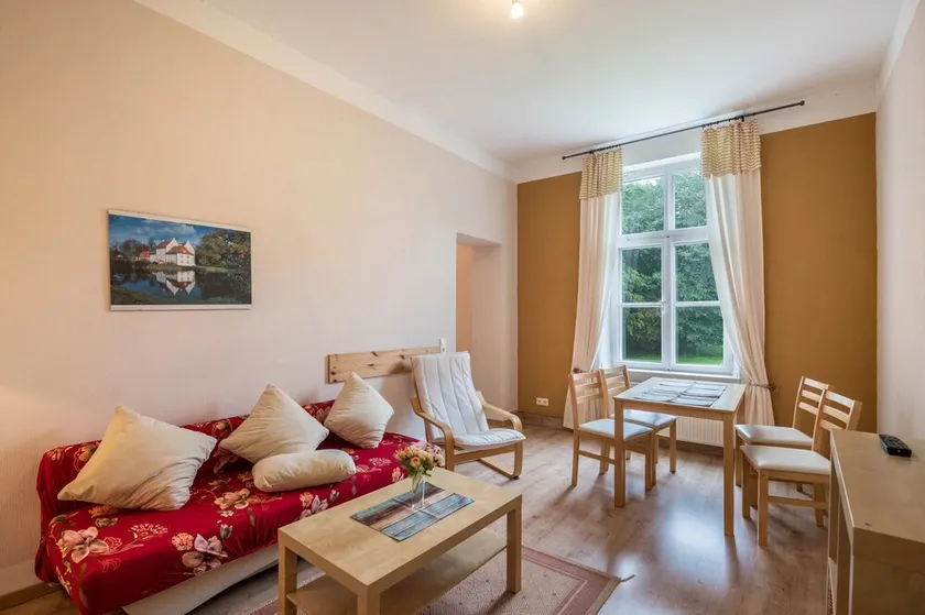Apartment 'Ferienwohnung 8' with Shared Terrace and Shared Garden - Image 1