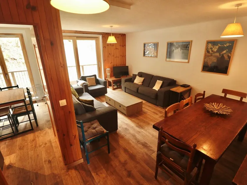 Spacious apartment for 10 with wifi and parking in Courchevel - Image 1