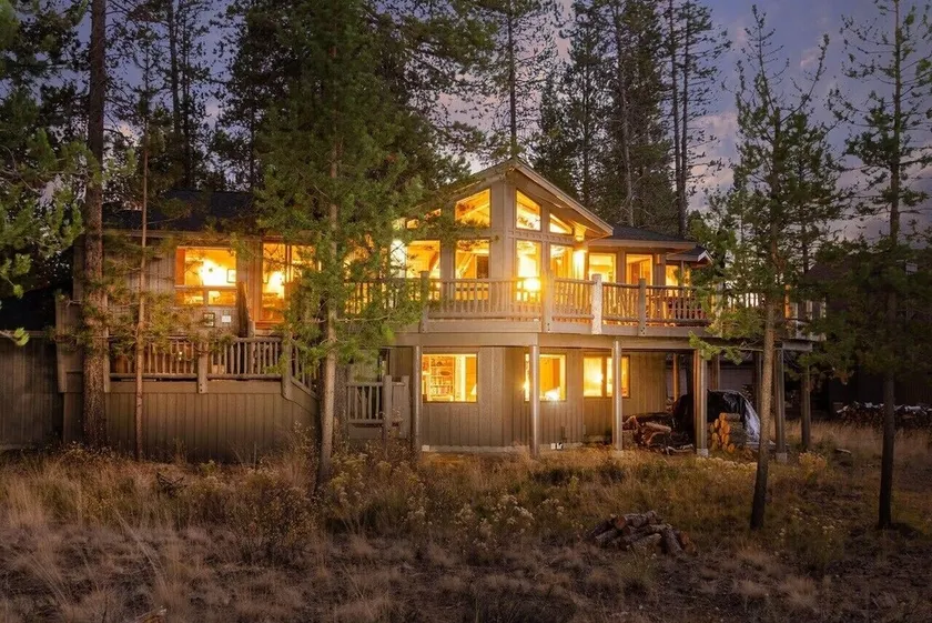 Your Own Sunriver Lodge on the Edge of the Forest - A/C -10 SHARC Passes!! - Image 1