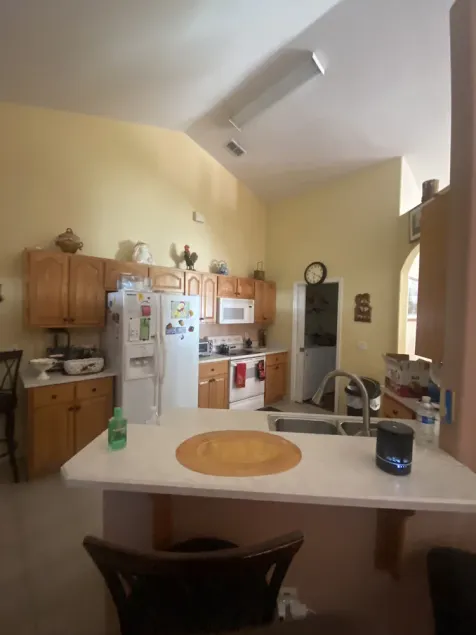 Three bedrooms, full kitchen, clean, quiet and relaxing. - Image 1