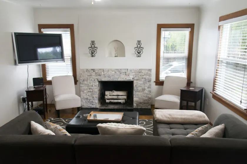 Charming Franklin Park Home - Image 1