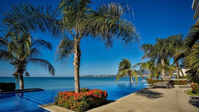 MEILLEURE VALEUR DANS LE CONDO PREMIER BEACHFRONT, BUCERIAS MEXICO \"AMAZING LOCATION\" - Image 1