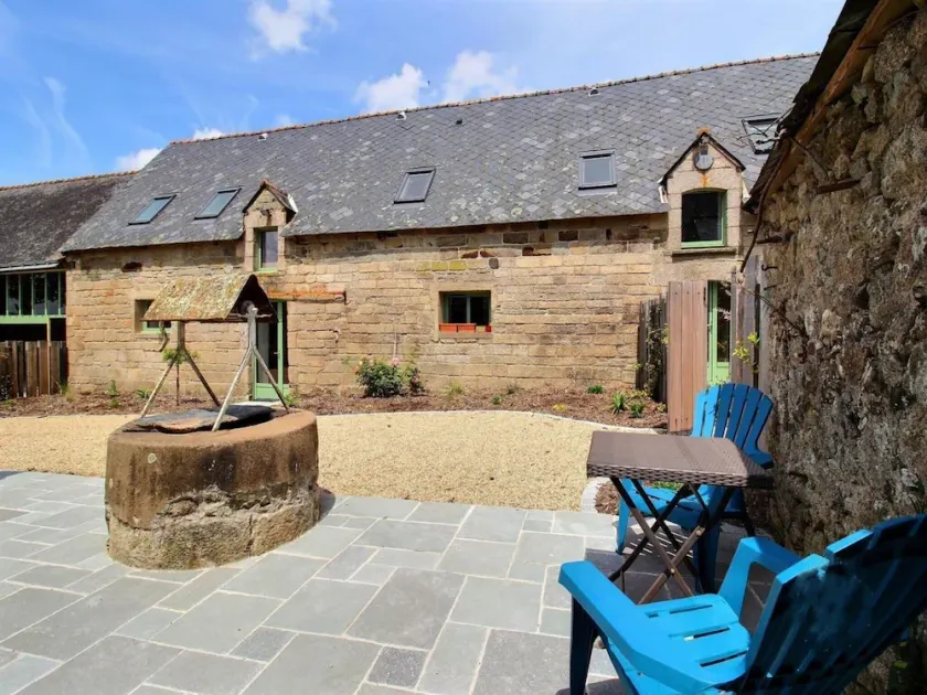 Elegant Neulliac Holiday Home for 15 - Image 1