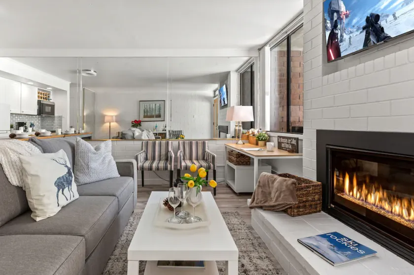Appartement en copropriété avec jacuzzi et piscine | Vue montagne - Image 1