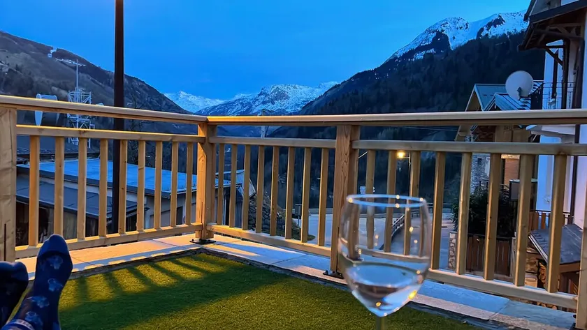Beautifully restored chalet - ideal for 3 Valleys skiing - Image 1